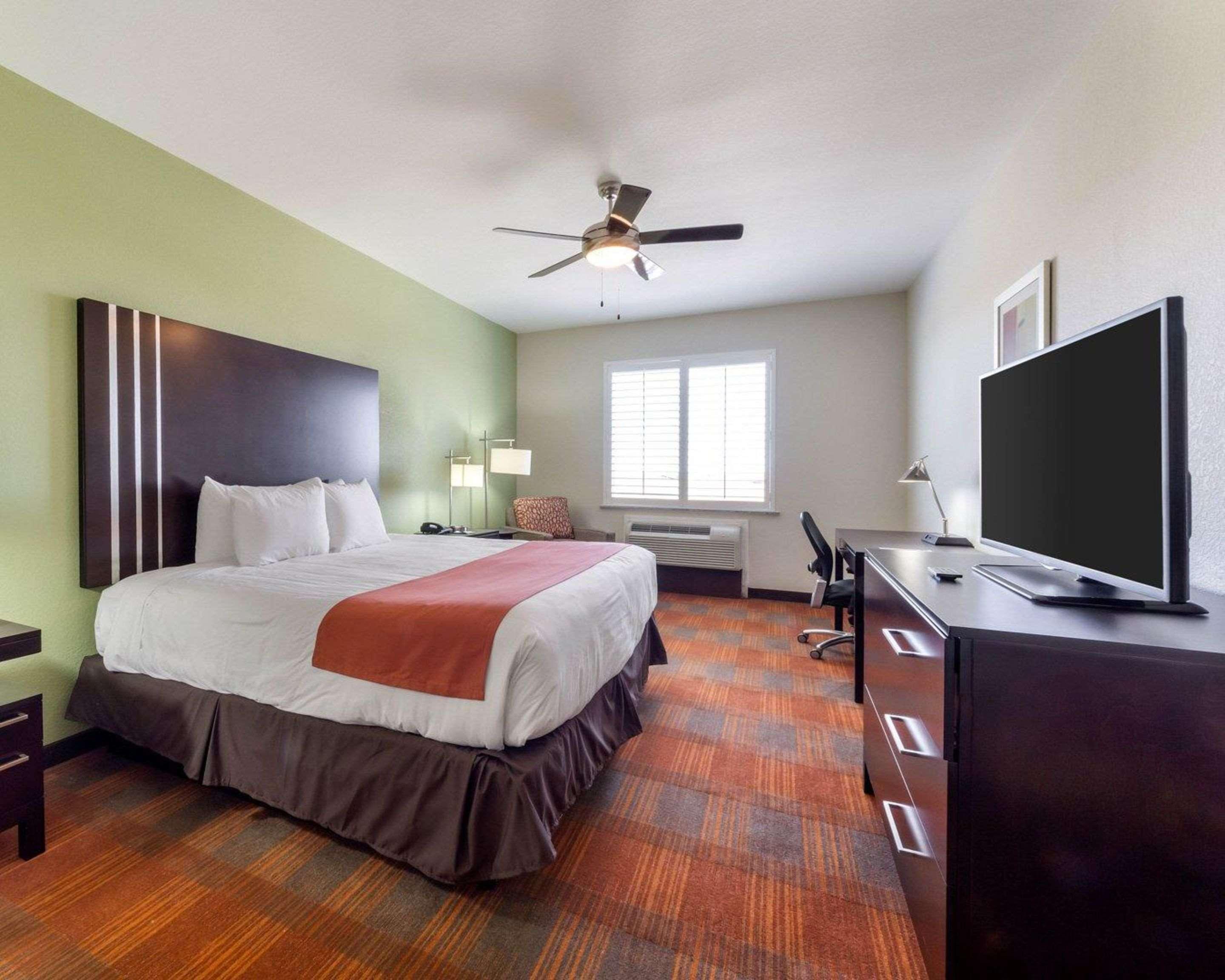 Quality Inn & Suites Victoria East Eksteriør bilde