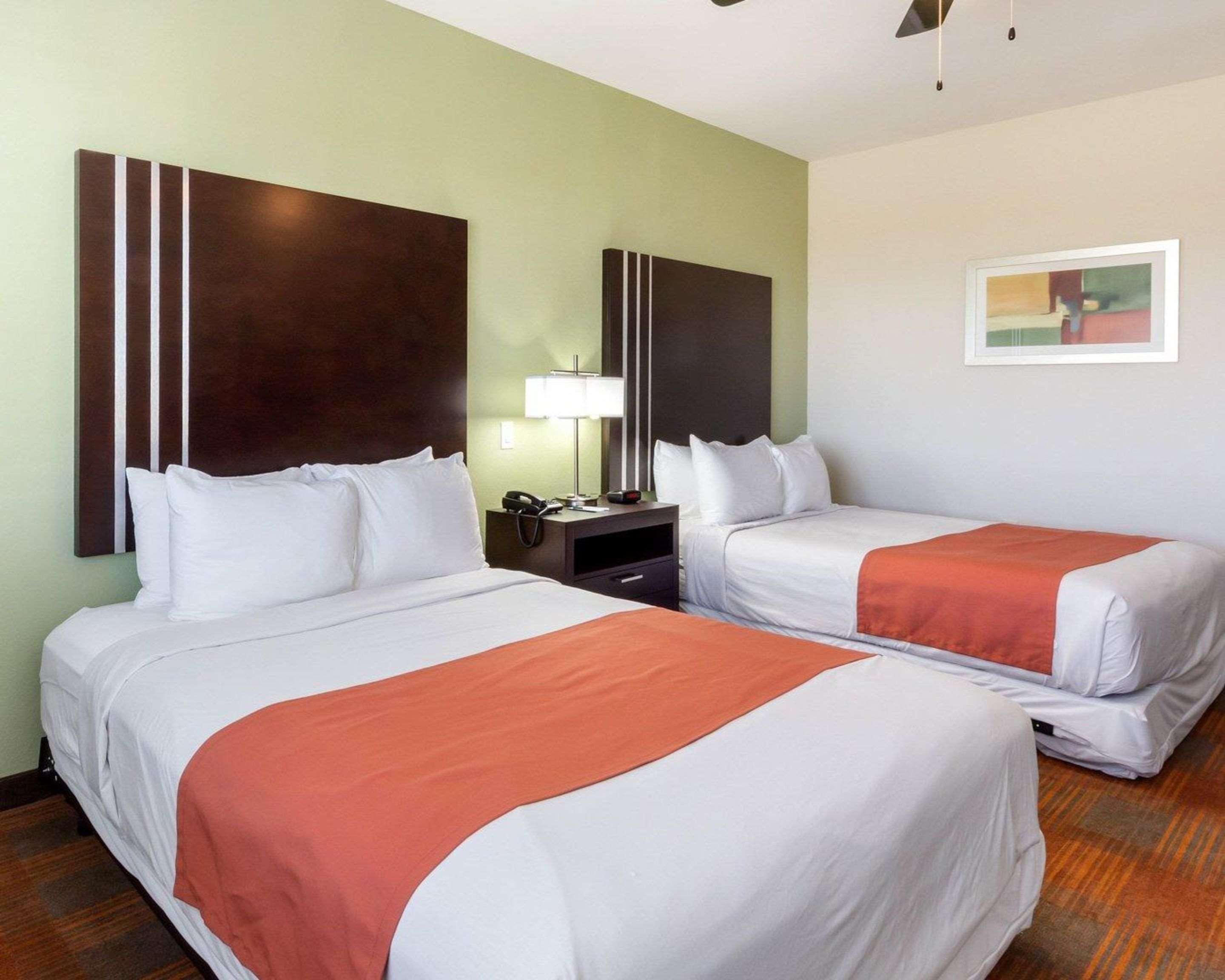 Quality Inn & Suites Victoria East Eksteriør bilde