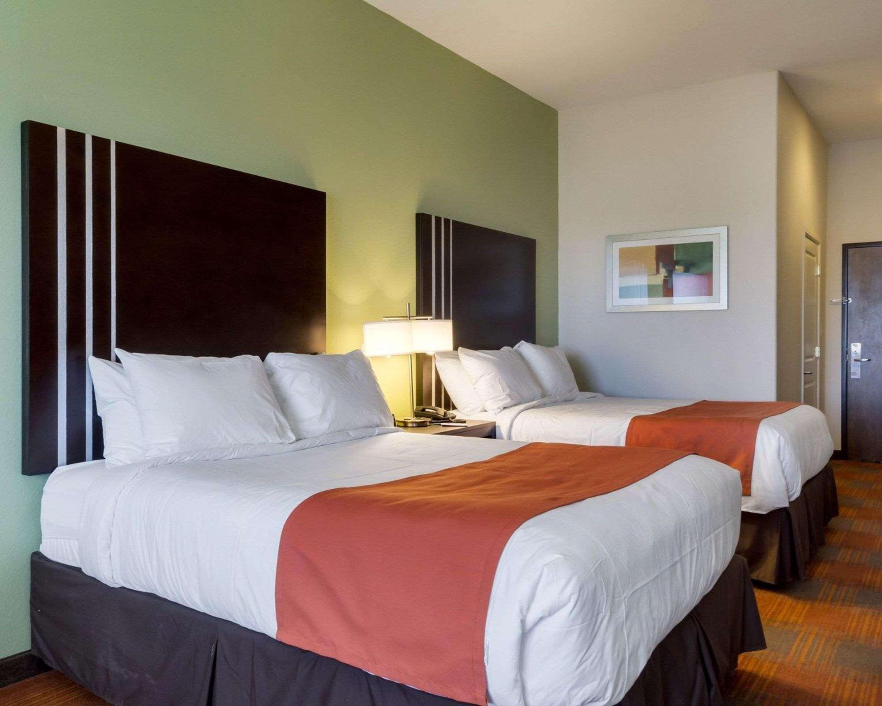 Quality Inn & Suites Victoria East Eksteriør bilde