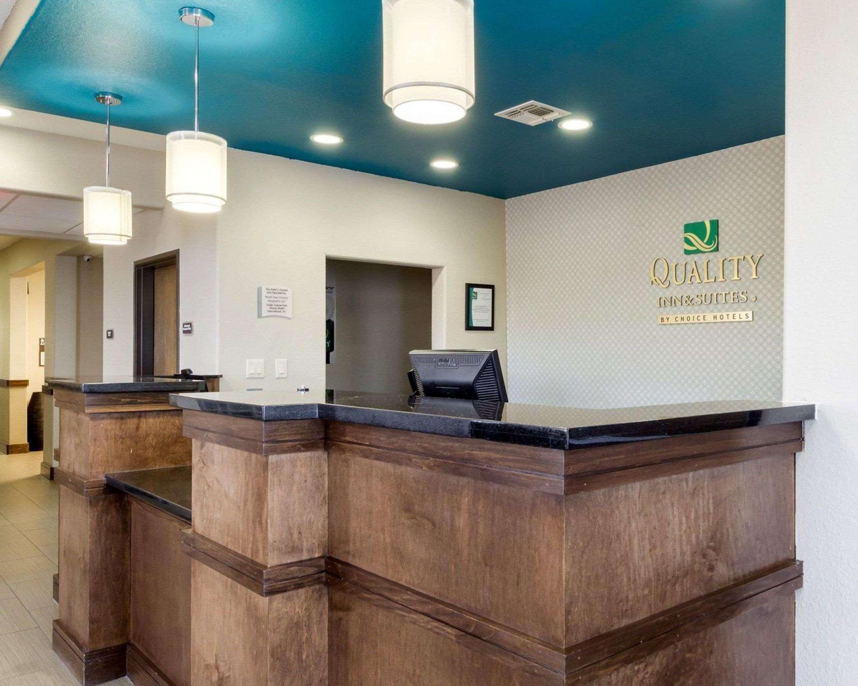 Quality Inn & Suites Victoria East Eksteriør bilde