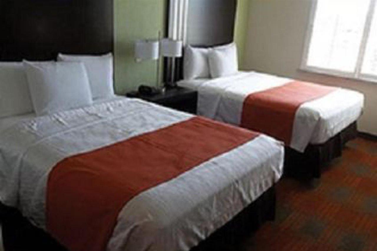 Quality Inn & Suites Victoria East Eksteriør bilde